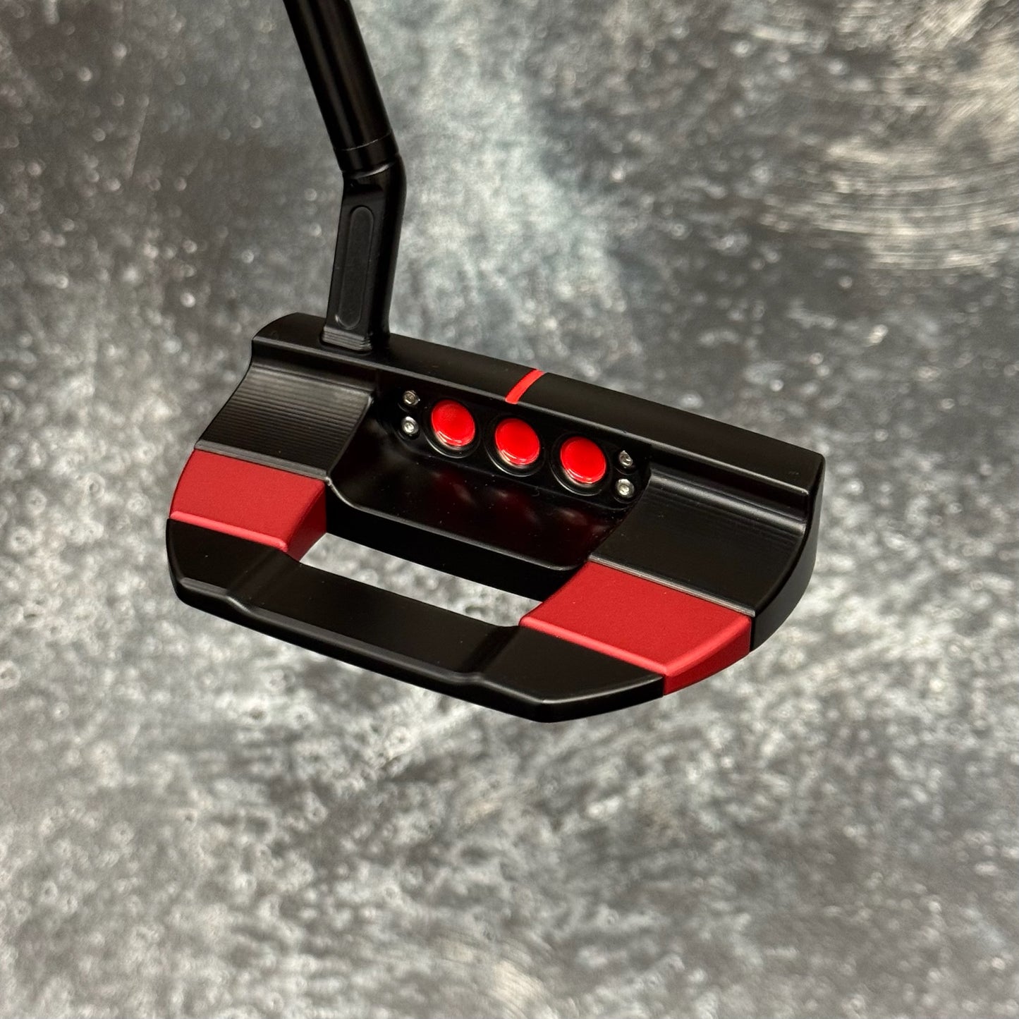 Scotty Cameron Studio Style Fastback 1.5 (Black PVD & Red Anodized)