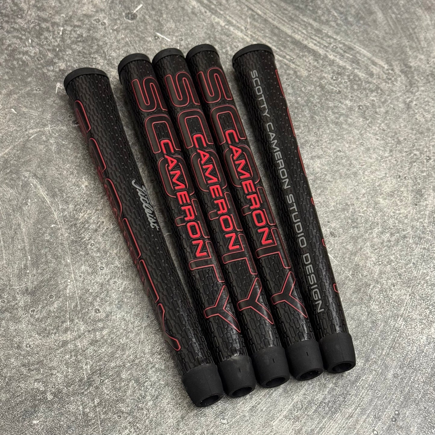 Scotty Cameron Matador Mid-Sized Grip (Black/Red)