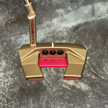Scotty Cameron Phantom 5.2 (Chromatic Bronze/Pink Anodized)