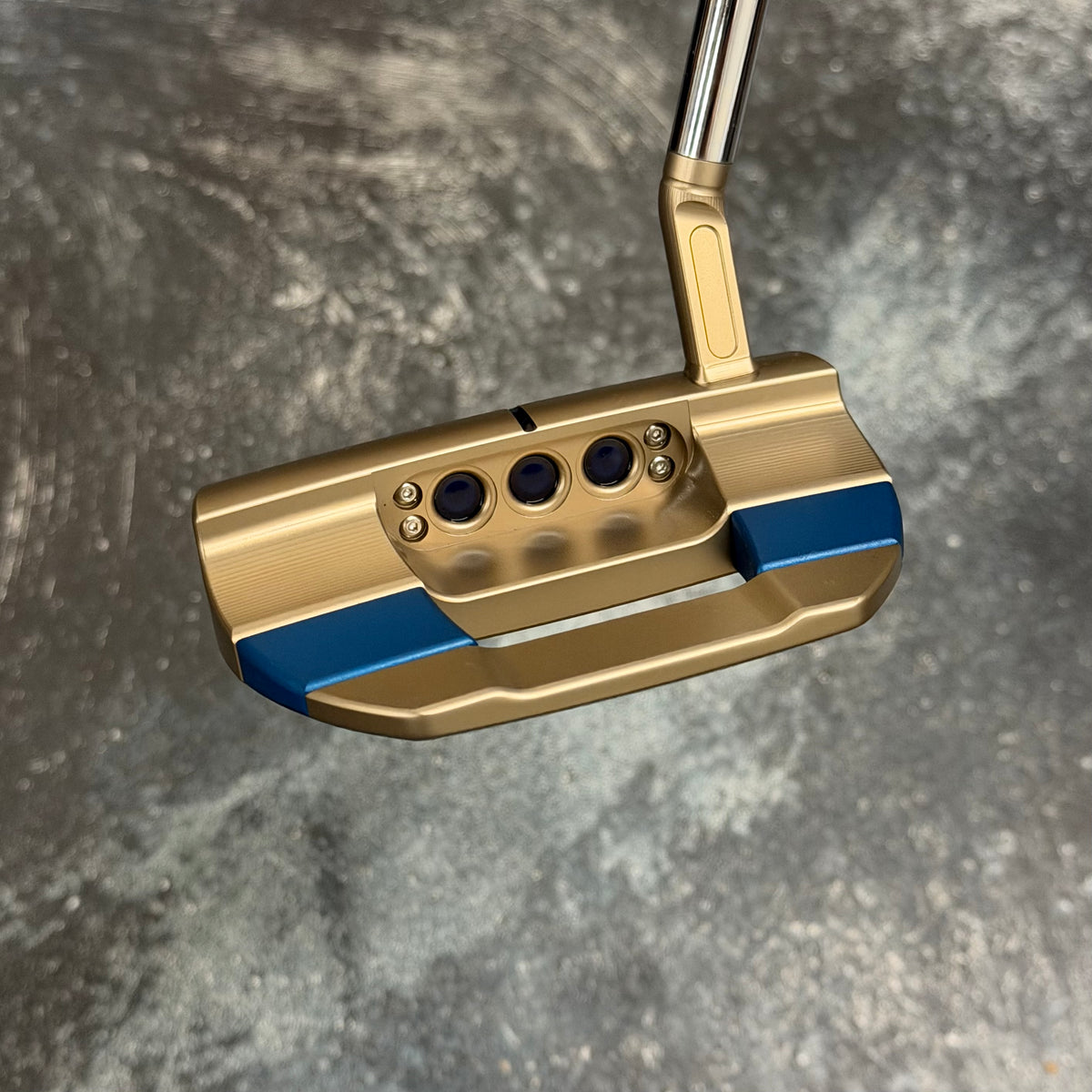 Left Handed Scotty Cameron Studio Style Fastback 1.5 (Chromatic Bronze/Blue Anodized)