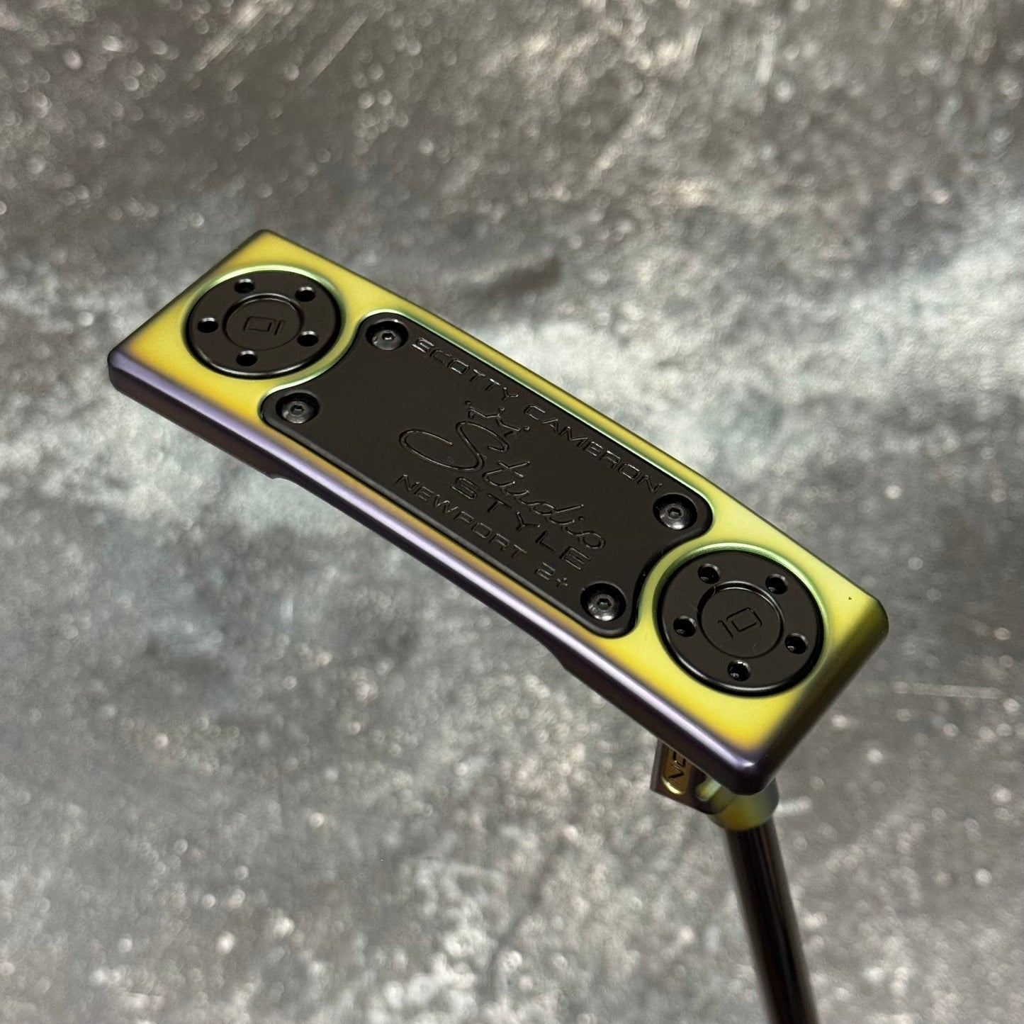 Scotty Cameron Studio Style Newport 2+ (Crazy Rainbow PVD)