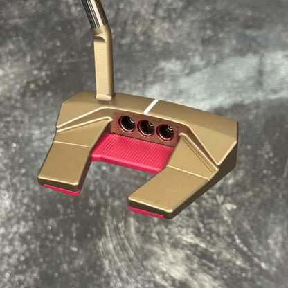 Scotty Cameron Phantom 5.5 (Chromatic Bronze/Pink Anodized)