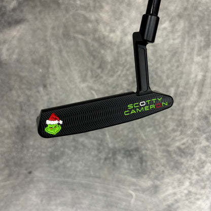 Scotty Cameron Super Select Squareback 2 (Grinch Theme)