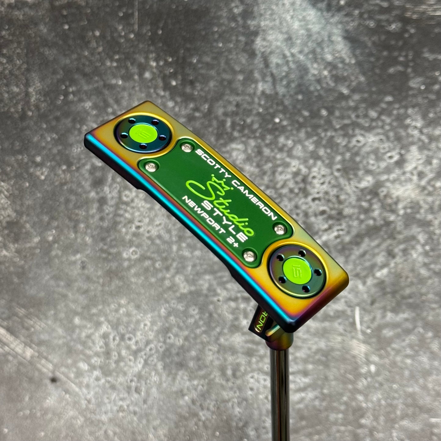 Scotty Cameron Studio Style Newport 2+ (Crazy Rainbow PVD)