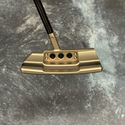 Scotty Cameron Studio Style Squareback 2 Center Shafted (Chromatic Bronze Torched)