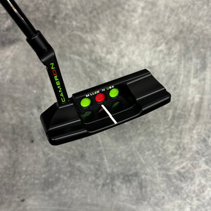 Scotty Cameron Super Select Squareback 2 (Grinch Theme)