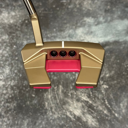Scotty Cameron Phantom 5.5 (Chromatic Bronze/Pink Anodized)
