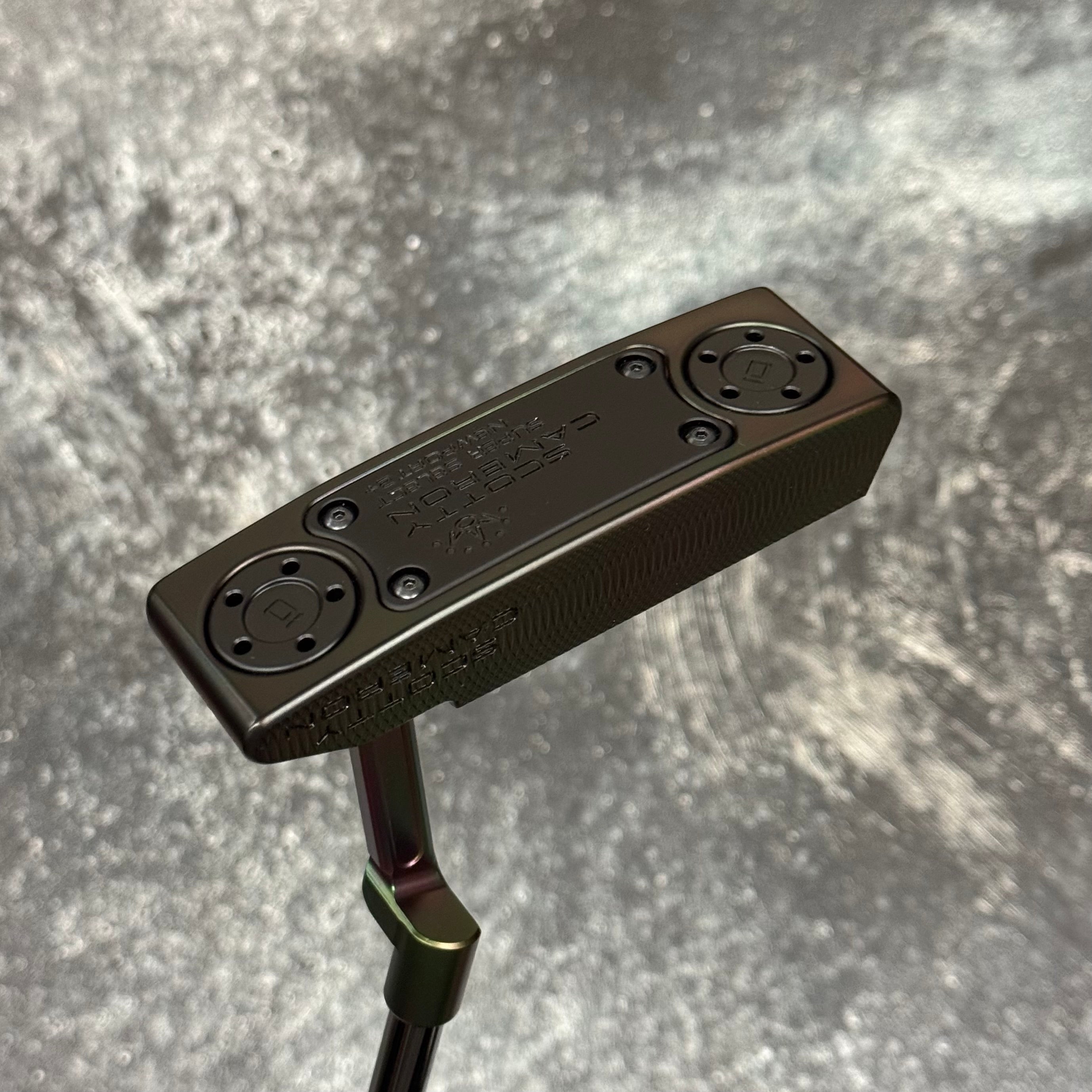 Scotty Cameron Super Select Newport 2+ (Black Rainbow PVD