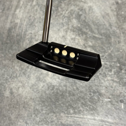 Scotty Cameron Studio Style Squareback (Black PVD)
