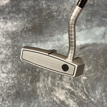 Scotty Cameron Phantom 7 Ringer Neck with Tight Milled Stainless Tour Dot Face Insert (Tour Satin)