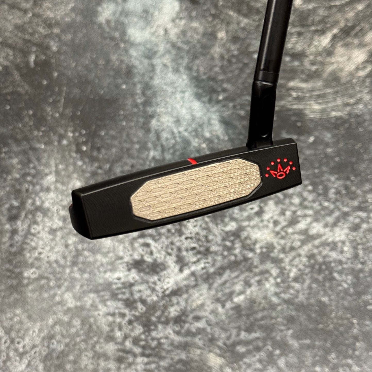 Scotty Cameron Studio Style Fastback 1.5 (Black PVD & Red Anodized)