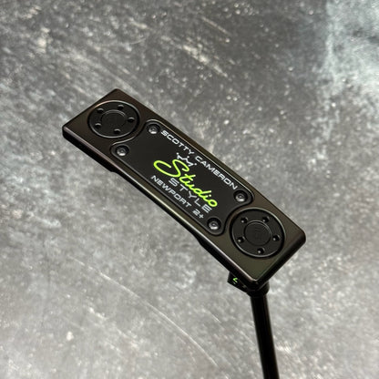 Scotty Cameron Studio Style Newport 2+ (Black Rainbow PVD)