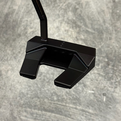 Scotty Cameron Phantom 5.5 (Black Rainbow) Black Paint fill