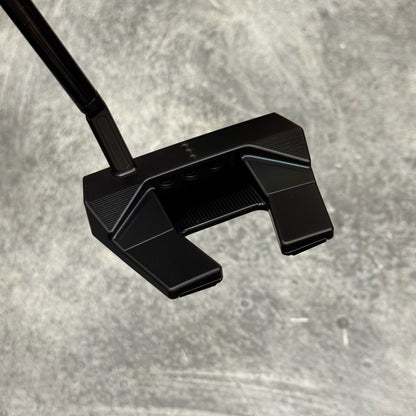 Scotty Cameron Phantom 5.5 (Black Rainbow) Black Paint fill