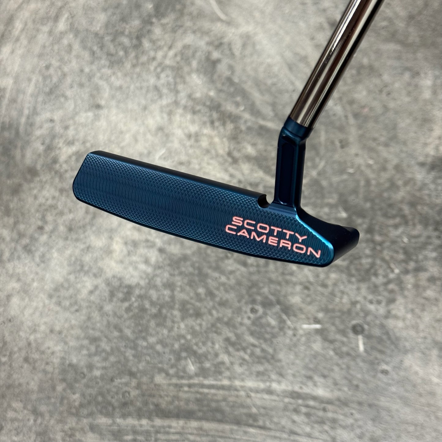 Scotty Cameron Super Select Newport 2.5+ (Blue PVD)
