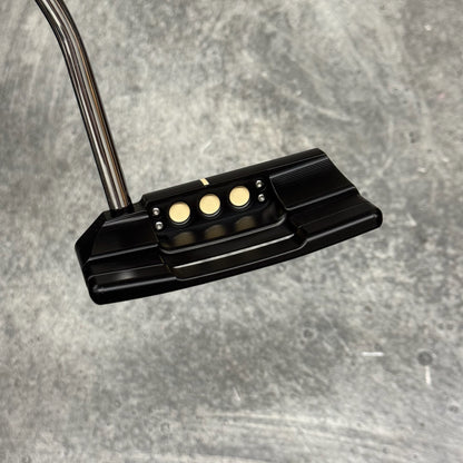 Scotty Cameron Studio Style Squareback (Black PVD)