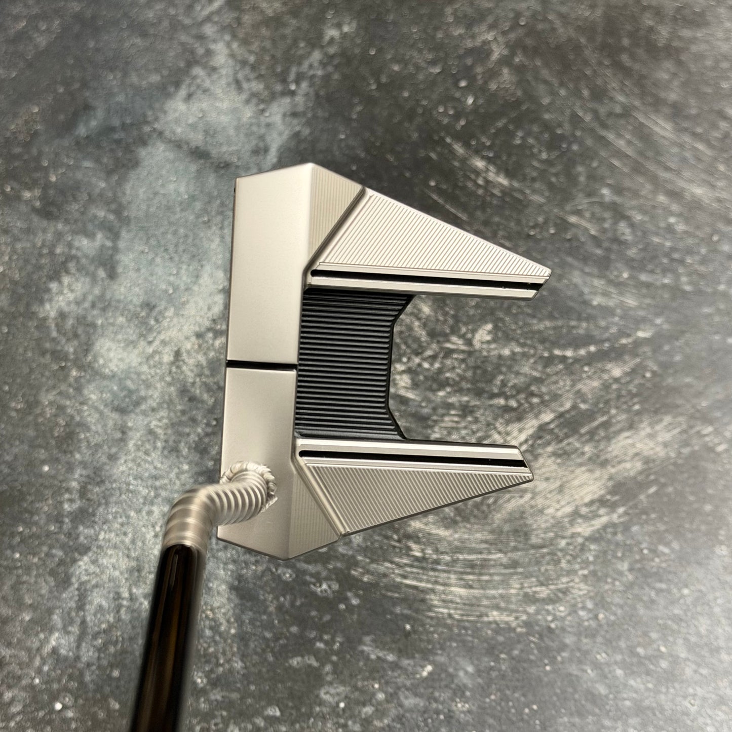 Scotty Cameron Phantom 7 Ringer Neck with Tight Milled Stainless Tour Dot Face Insert (Tour Satin)
