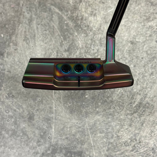 Scotty Cameron Super Select Newport 2.5+ Left Handed (Black Rainbow)