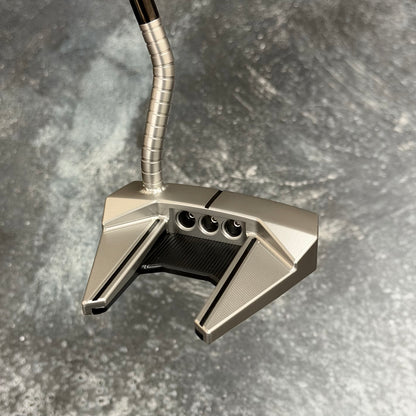 Scotty Cameron Phantom 7 Ringer Neck with Tight Milled Stainless Tour Dot Face Insert (Tour Satin)