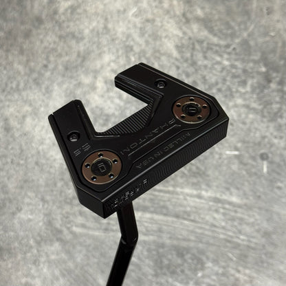 Scotty Cameron Phantom 5.5 (Black Rainbow) Black Paint fill