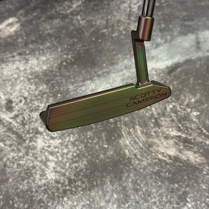 Scotty Cameron Super Select Newport 2+ (Black Rainbow PVD)