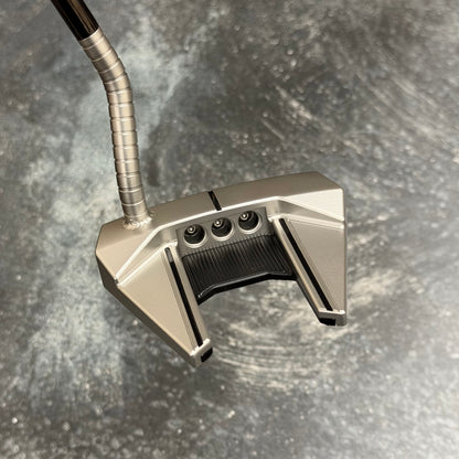 Scotty Cameron Phantom 7 Ringer Neck with Tight Milled Stainless Tour Dot Face Insert (Tour Satin)
