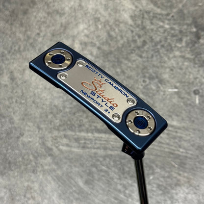 Scotty Cameron Studio Style Newport 2+ (Blue PVD & Copper Face Insert)