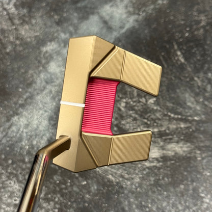 Scotty Cameron Phantom 5.5 (Chromatic Bronze/Pink Anodized)