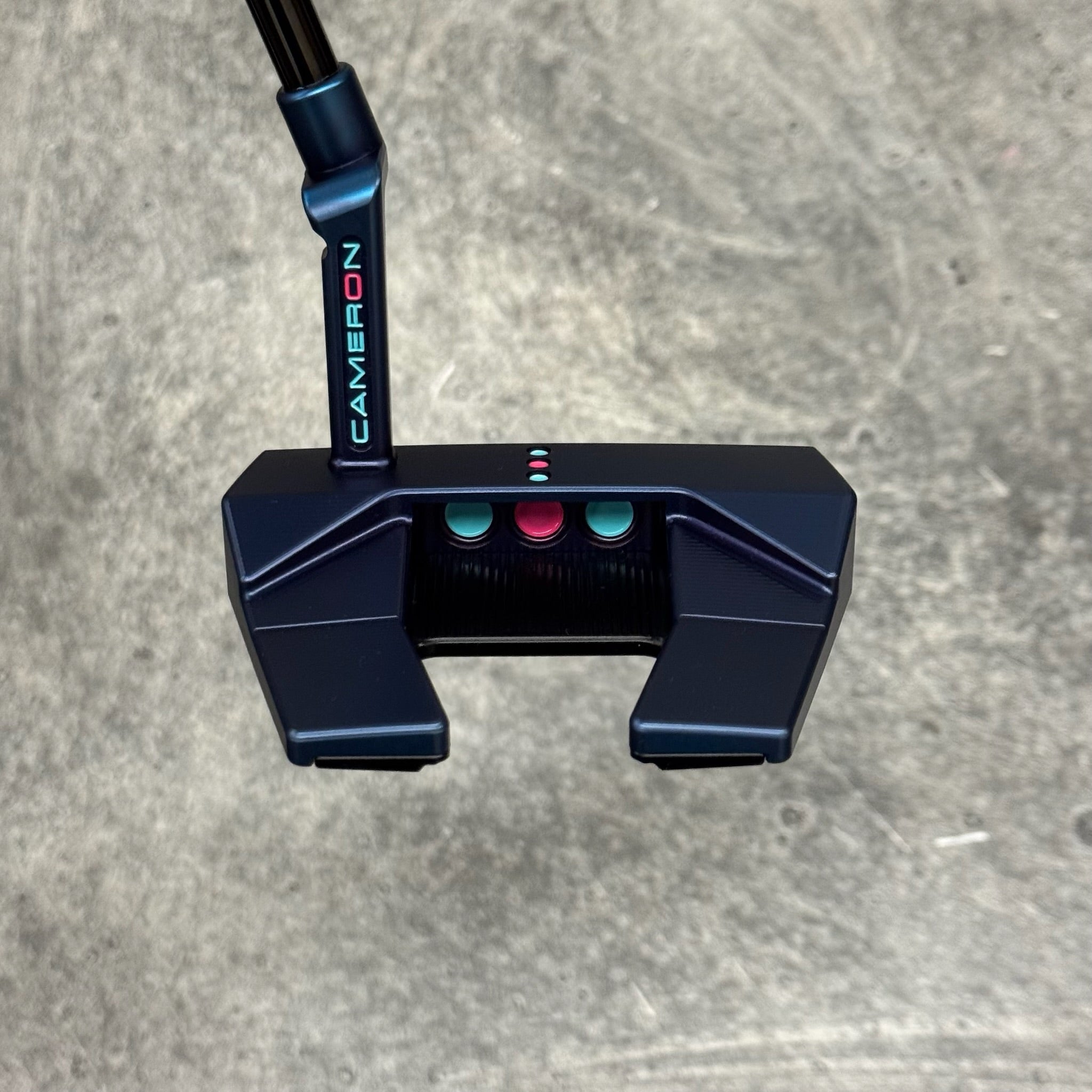 Clubs De Golf Putter Scotty Cameron Newport Personnalisé 35 Pouces - Bleu Violet PVD Tiff Blue, Droitier, Neuf Tom Ford Homme