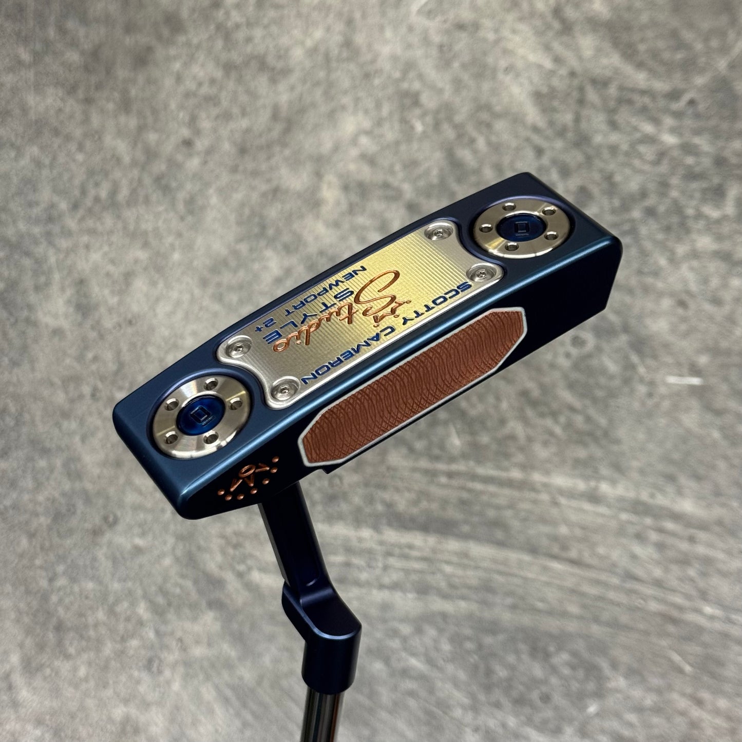 Scotty Cameron Studio Style Newport 2+ (Blue PVD & Copper Face Insert)