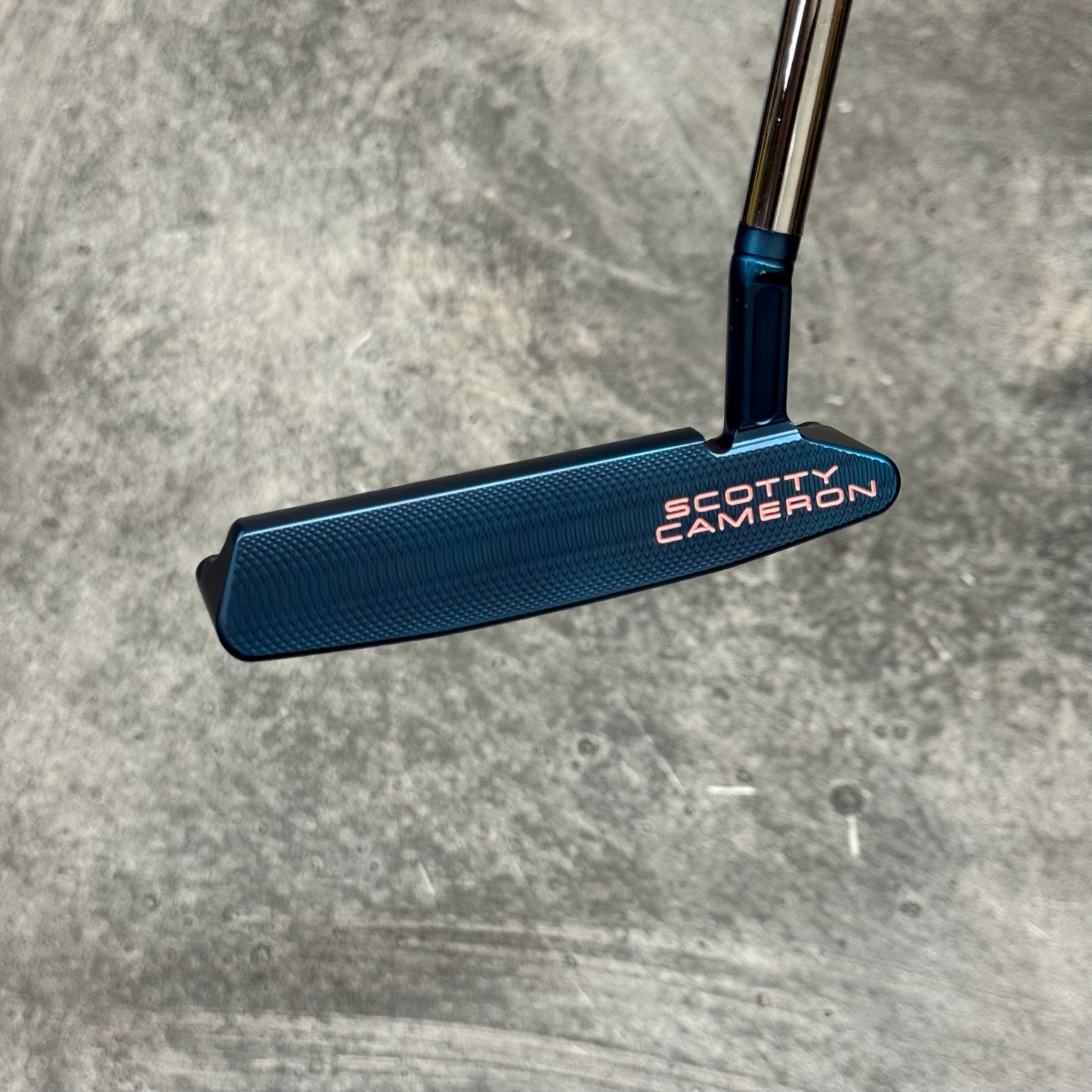 Scotty Cameron Super Select Newport 2.5+ (Blue PVD)